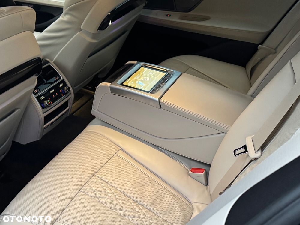 BMW Seria 7 740d xDrive - 17