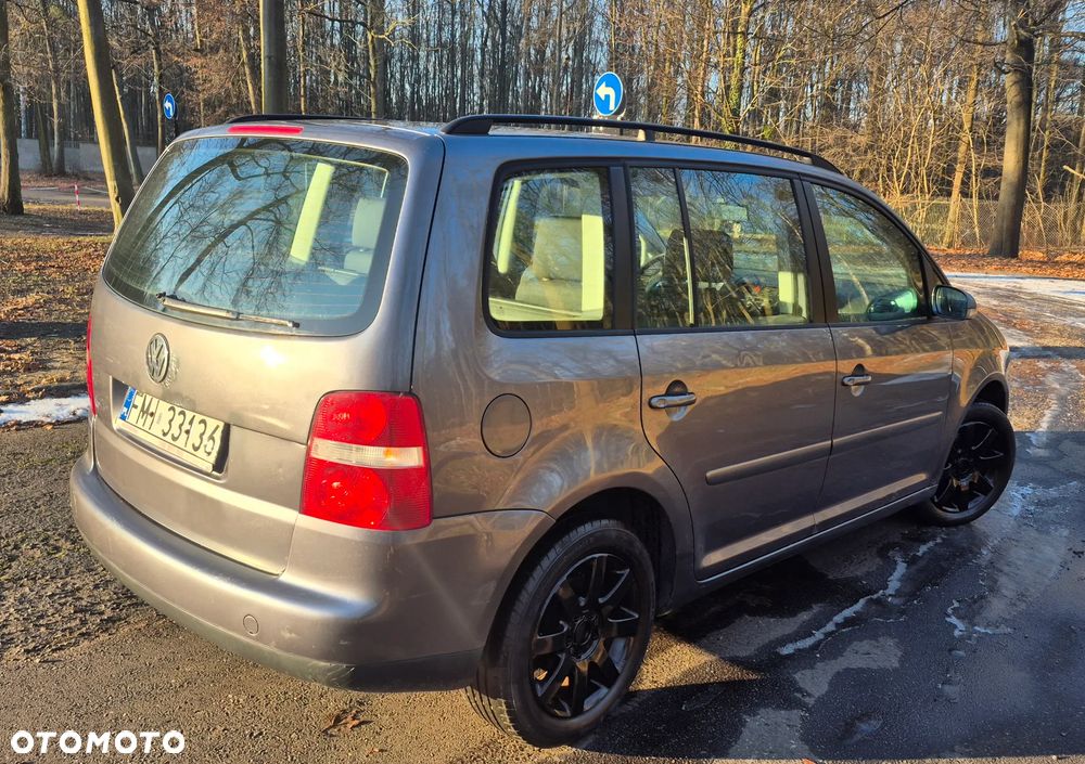 Volkswagen Touran 1.6 FSI - 4