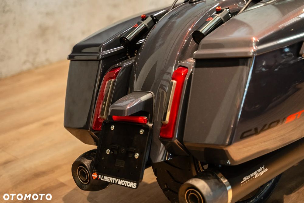 Harley-Davidson CVO Street Glide - 18