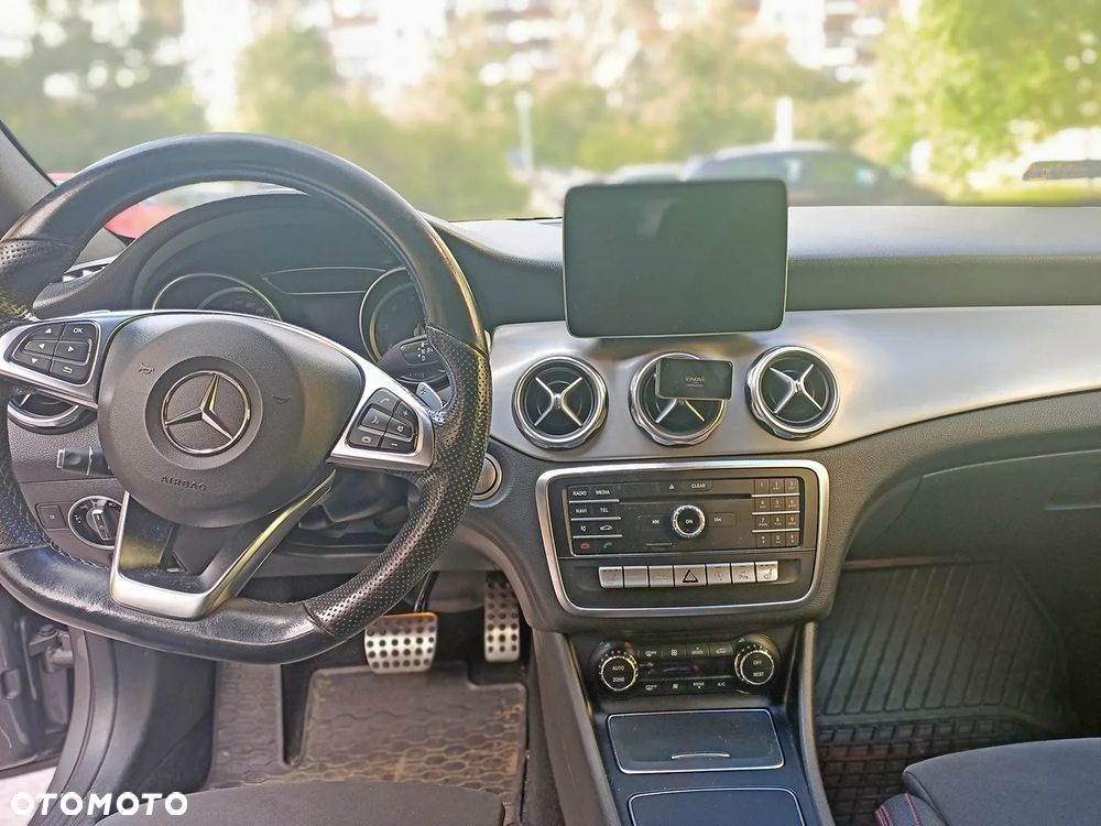 Mercedes-Benz GLA 200 7G-DCT AMG Line - 6