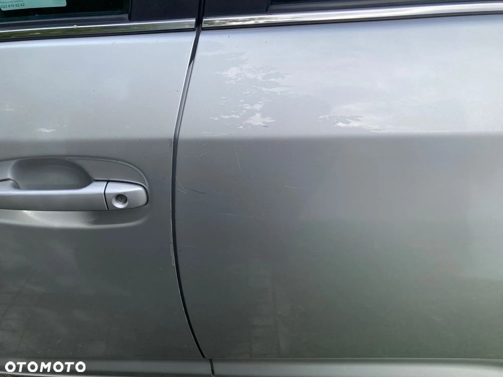 Toyota Avensis 1.8 Sol - 17