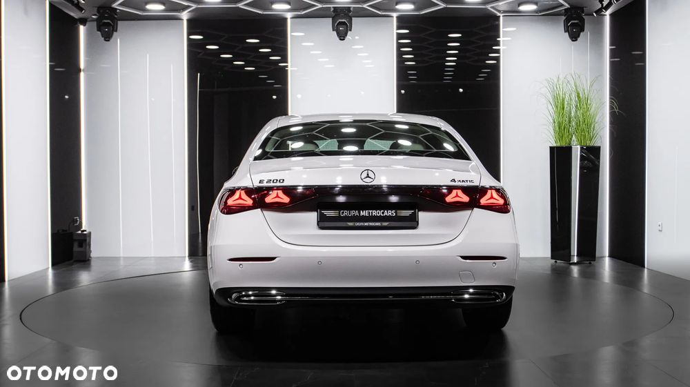Mercedes-Benz Klasa E 200 mHEV 4-Matic AMG 9G-Tronic - 6