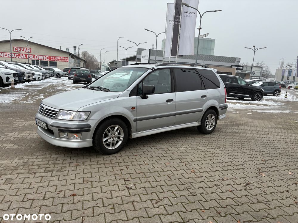 Mitsubishi Space Wagon - 24
