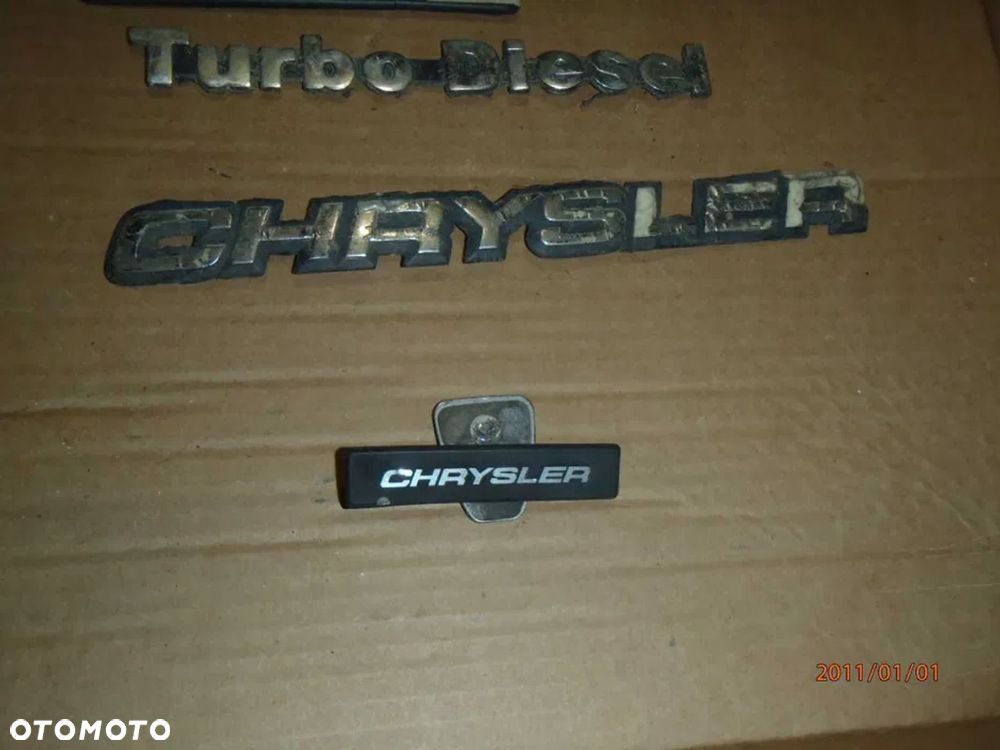 logo emblemat z maski napis voyager chrysler turbo diesel 92r - 1