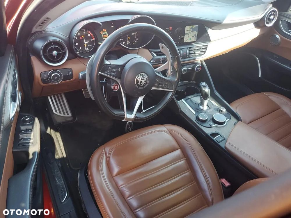 Alfa Romeo Giulia 2.0 Turbo 16V AT8 Veloce Ti - 7