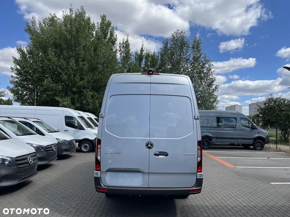 Mercedes-Benz Sprinter - 6