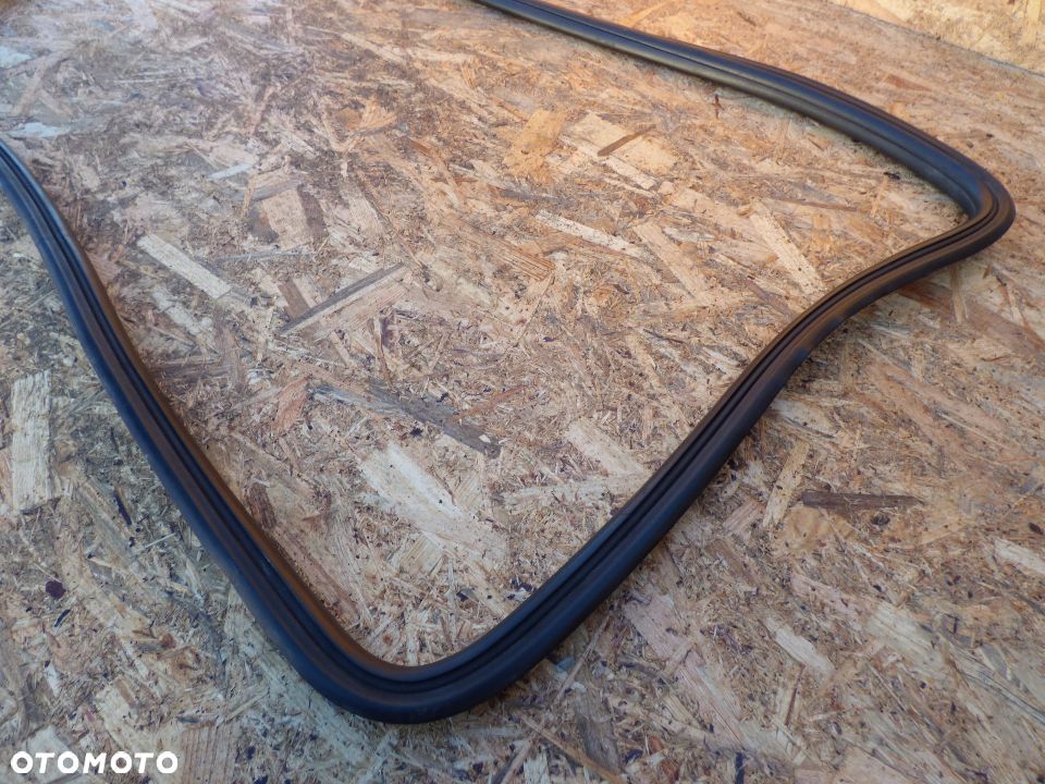 BMW E24 USZCZELKA SZYBY PRZÓD - 5