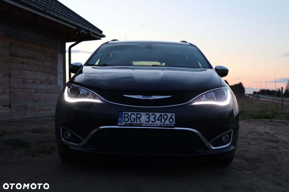 Chrysler Pacifica - 3