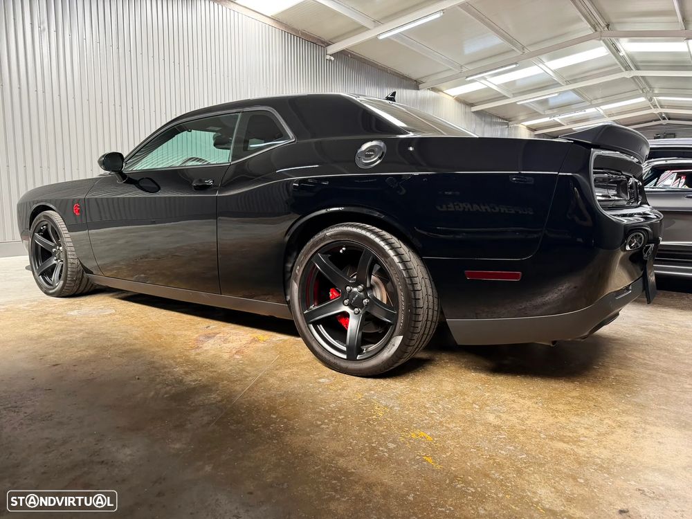 Dodge Challenger Auto SRT Hellcat - 5