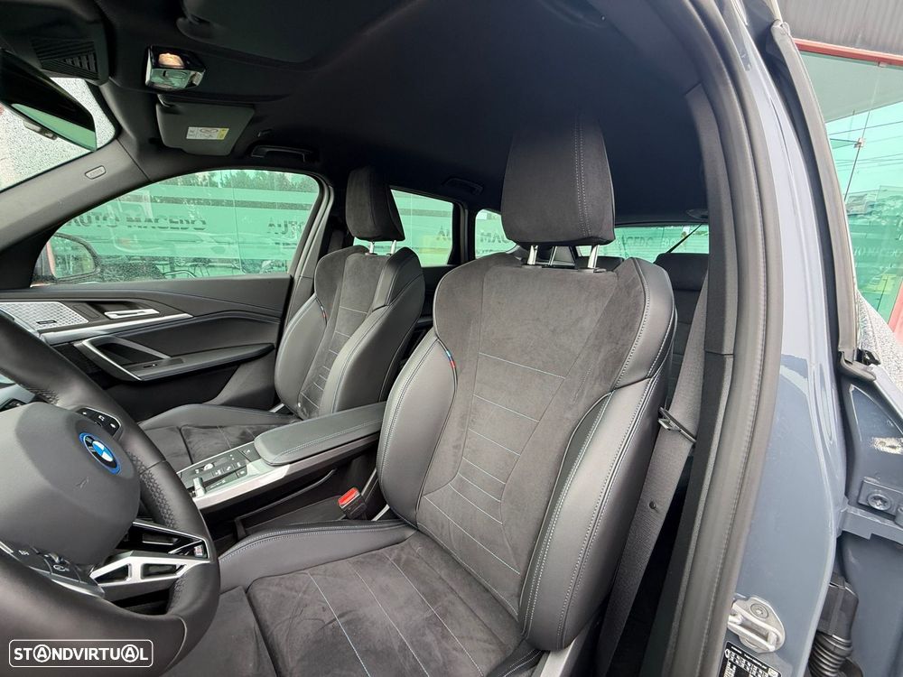 BMW iX1 eDrive20 Pack Desportivo M - 8