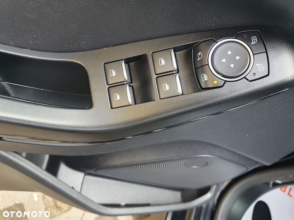 Ford Fiesta 1.0 EcoBoost S&S TITANIUM - 10