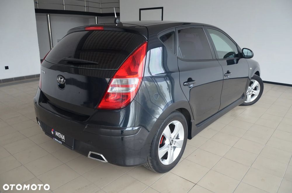 Hyundai i30 1.6 CRDi FIFA WM Edition - 19