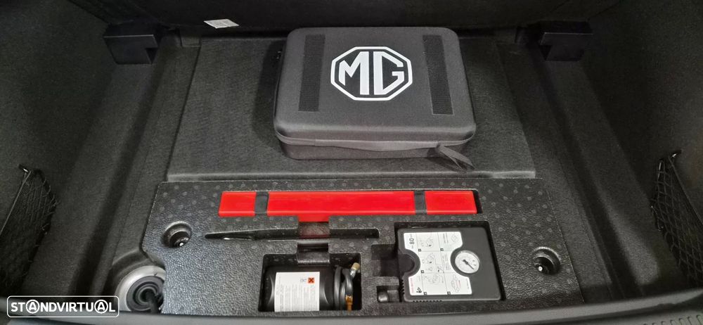 MG MG4 64 kWh Luxury - 43