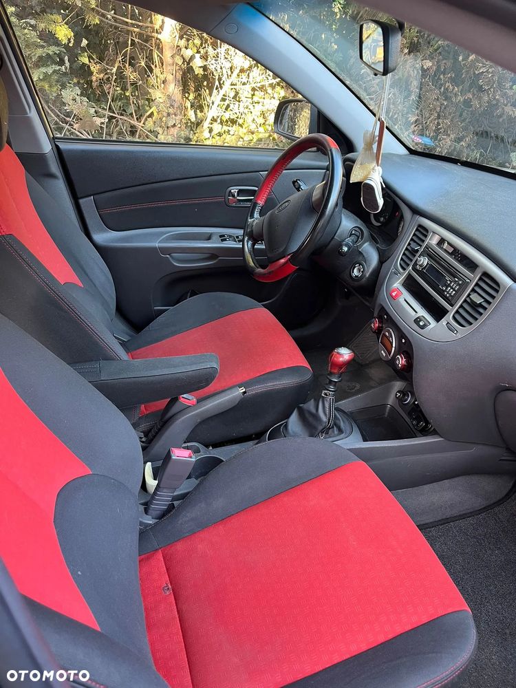 Kia Rio - 7