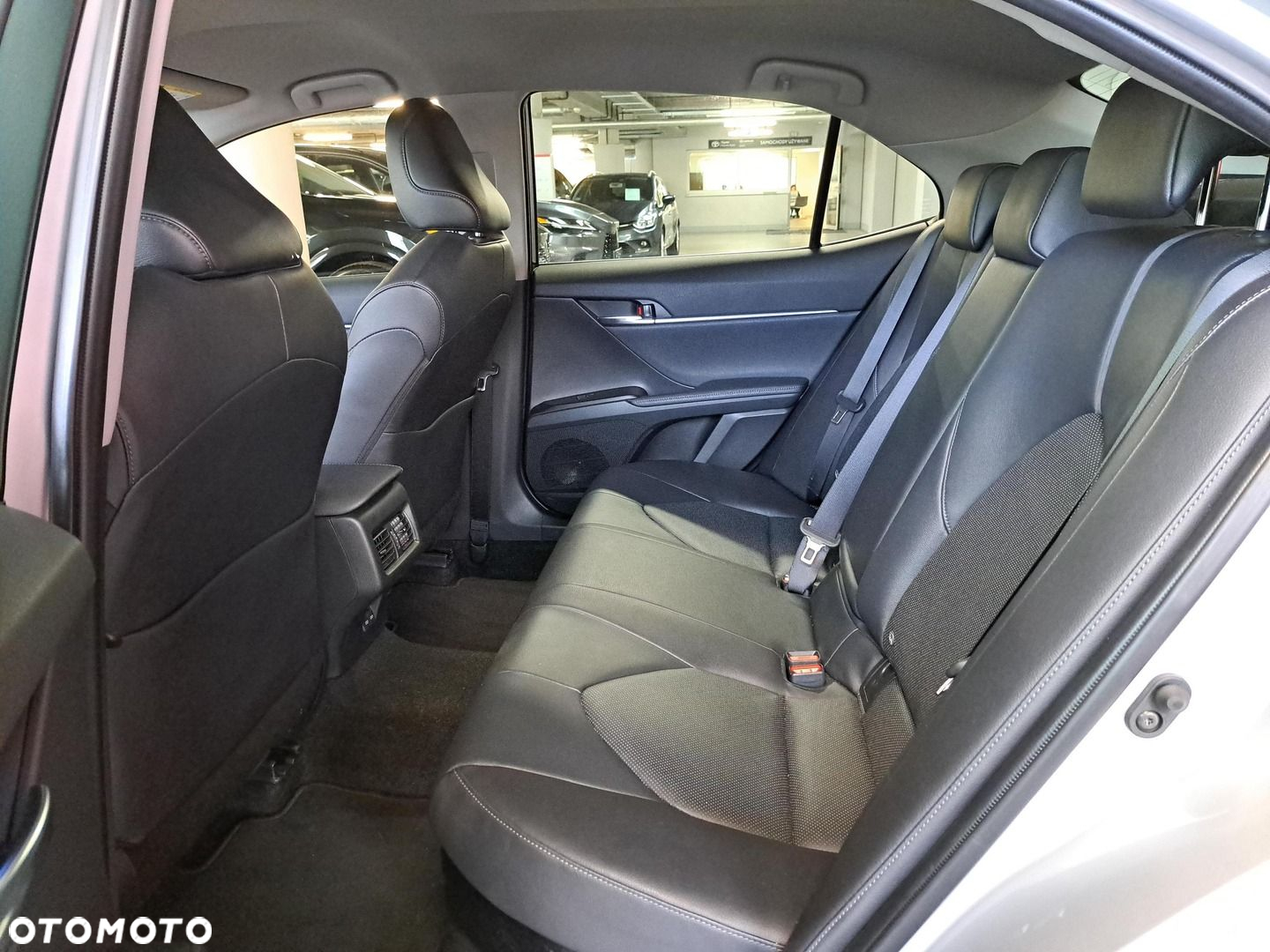 Toyota Camry 2.5 Hybrid Comfort CVT - 12
