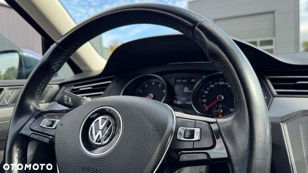 Volkswagen Passat - 12