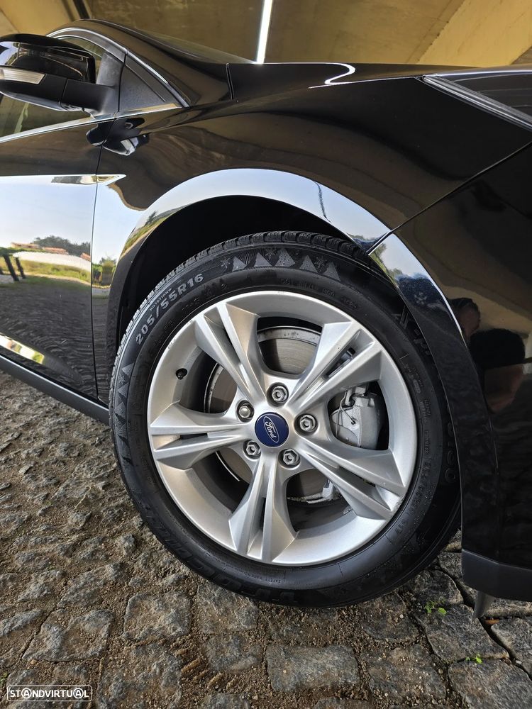 Ford Focus 1.0 EcoBoost S&S Champions Edition - 16
