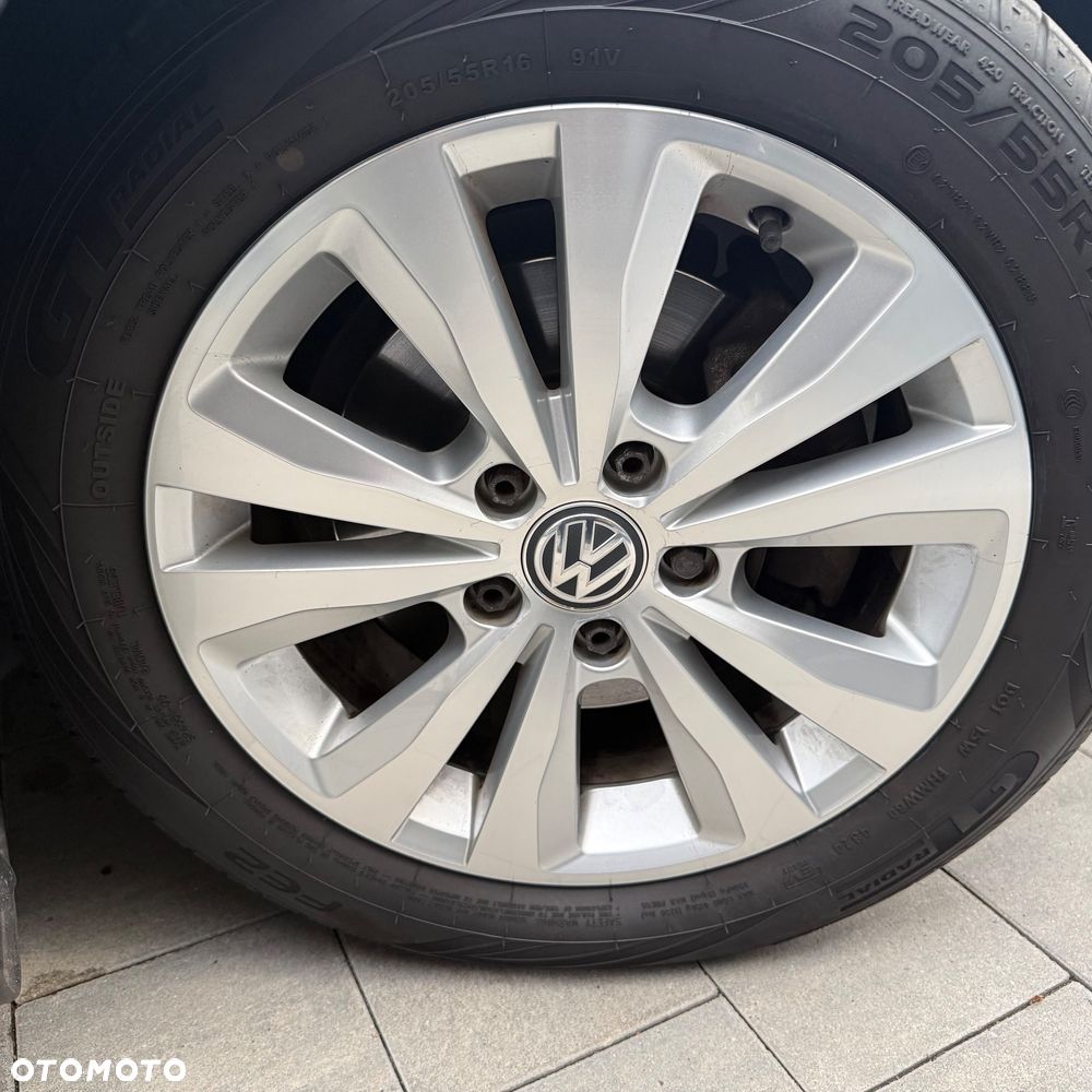 Volkswagen Golf - 22