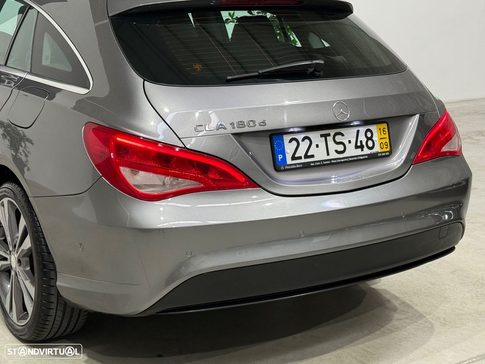 Mercedes-Benz CLA 180 - 35