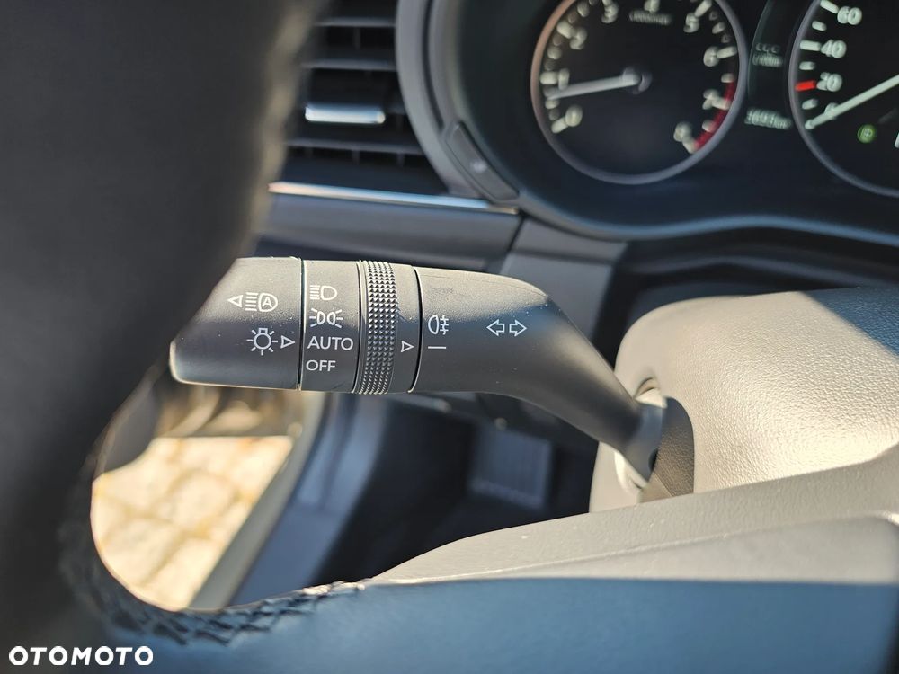 Mazda 3 e-SKYACTIV-G 140 M HYBRID EXCLUSIVE-LINE - 25