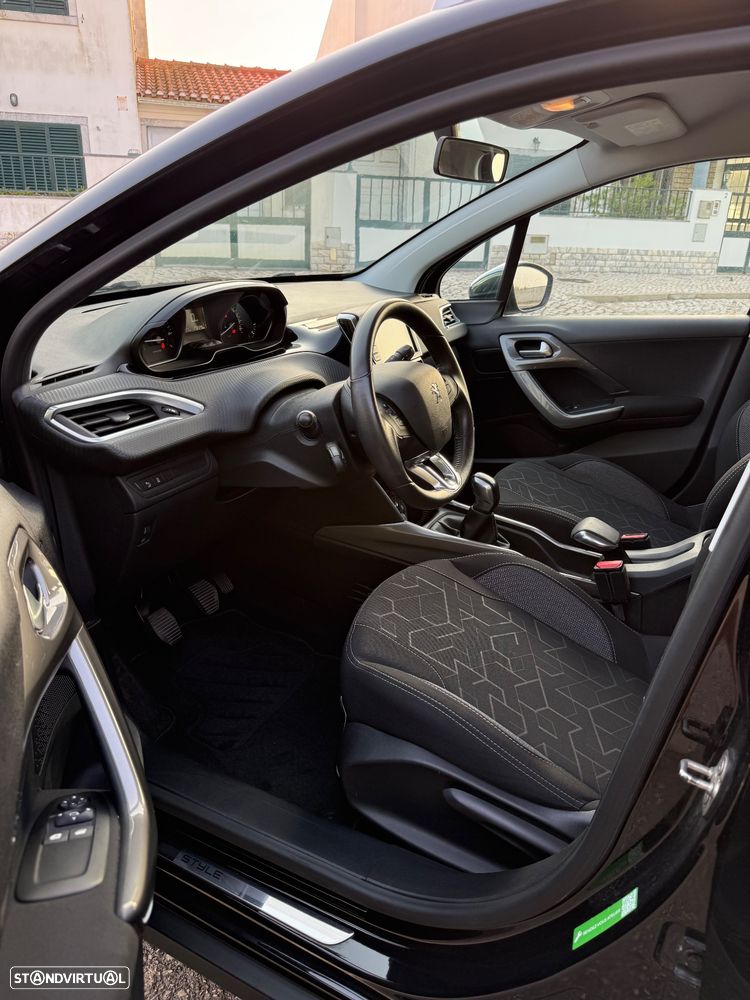 Peugeot 2008 PureTech 82 Urban Move - 15