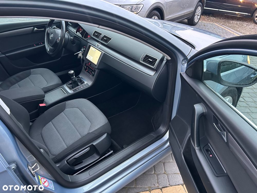 Volkswagen Passat 1.6 TDI BMT Comfortline - 30