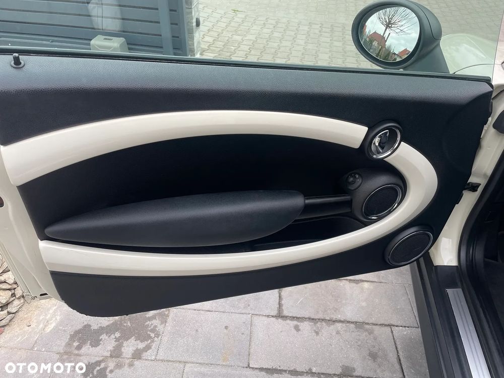 MINI ONE Cabrio - 12