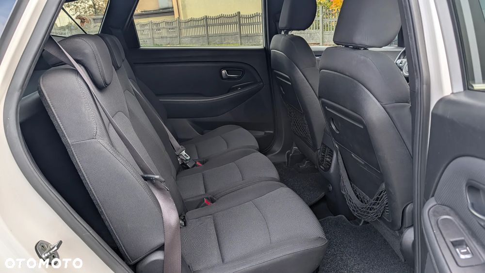 Kia Carens 1.6 GDI Attract - 13