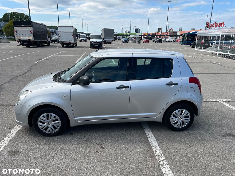 Suzuki Swift 1.3 Club - 4