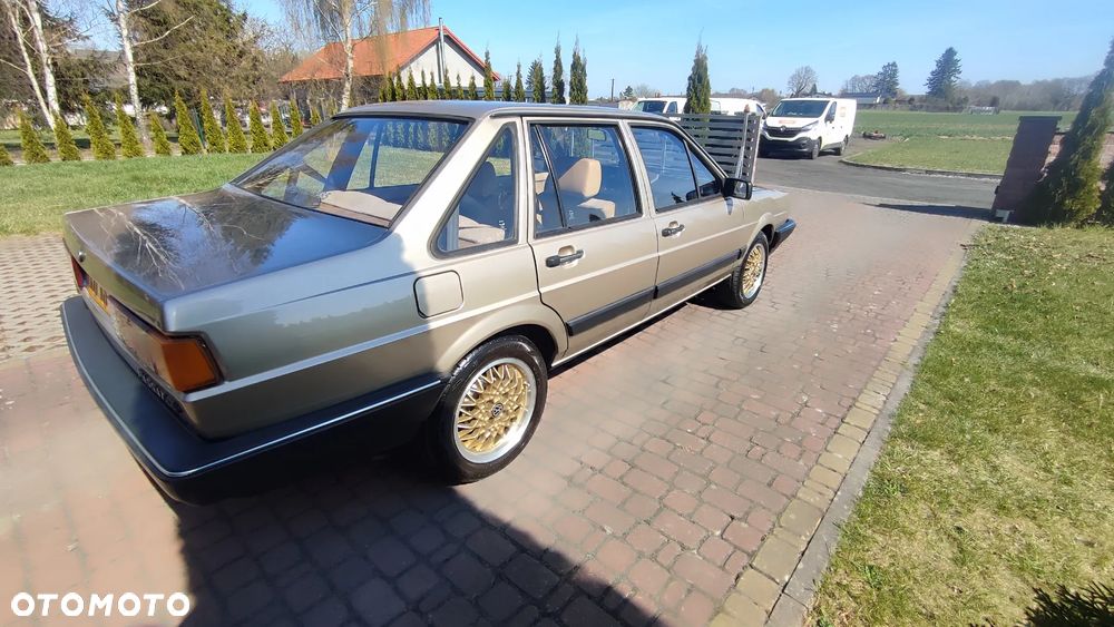 Volkswagen Passat - 4