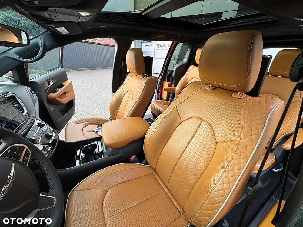 Chrysler Pacifica - 17