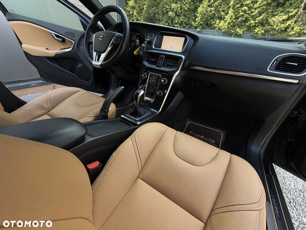 Volvo V40 Cross Country D2 Momentum - 16