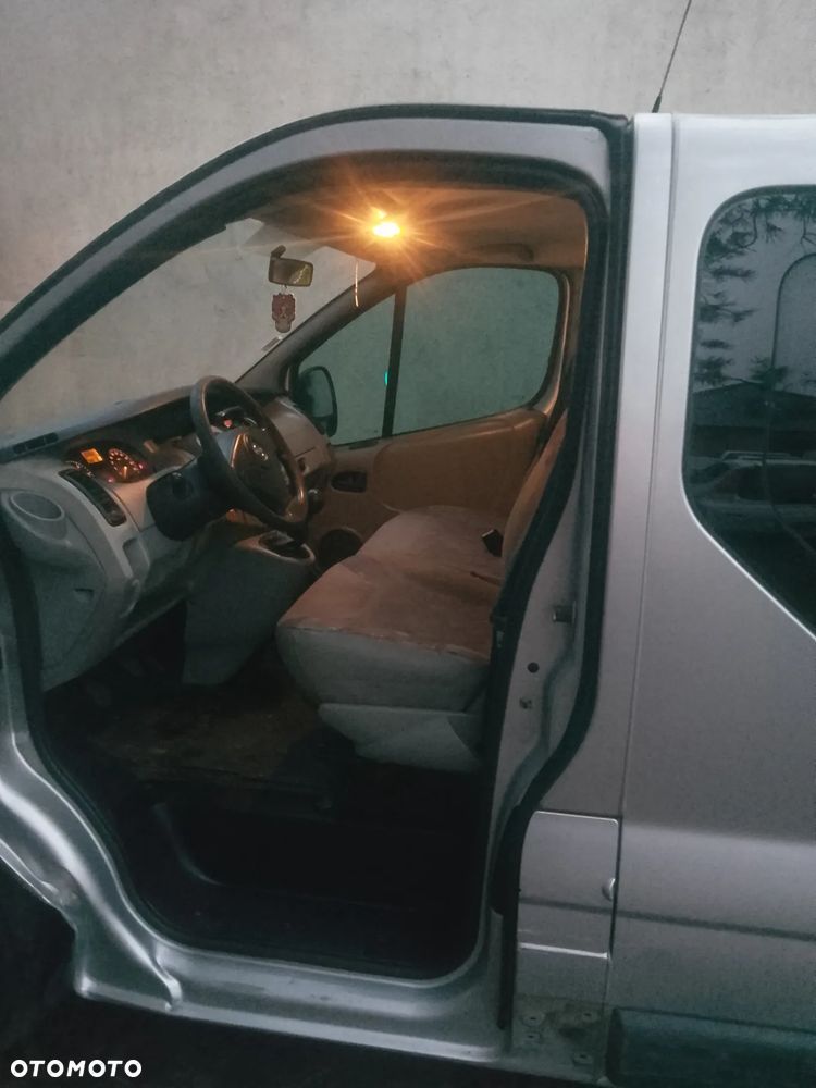 Renault Trafic Passenger - 6