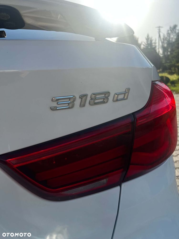 BMW Seria 3 318d Luxury Line - 13