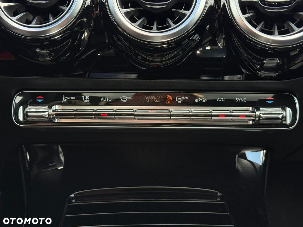 Mercedes-Benz CLA 220 4-Matic AMG Line 7G-DCT - 24