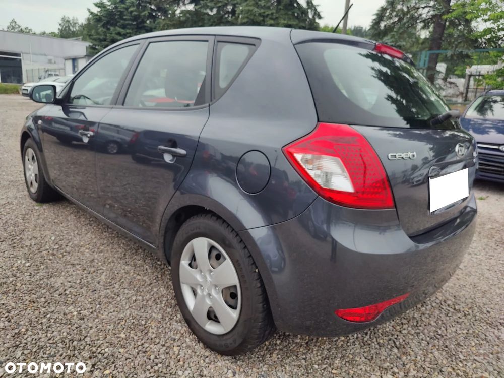 Kia Ceed - 4