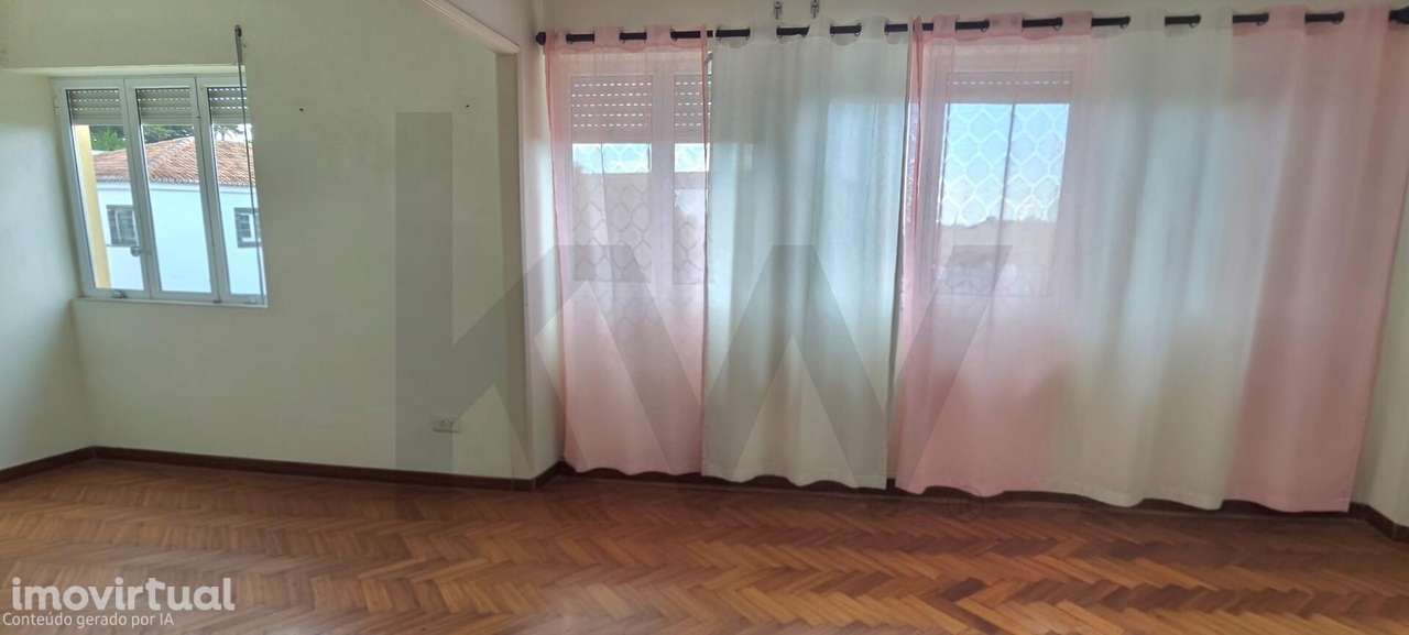 Apartamento no centro de Ponta Delgada com potencial de duplicar ár - Grande imagem: 3/16