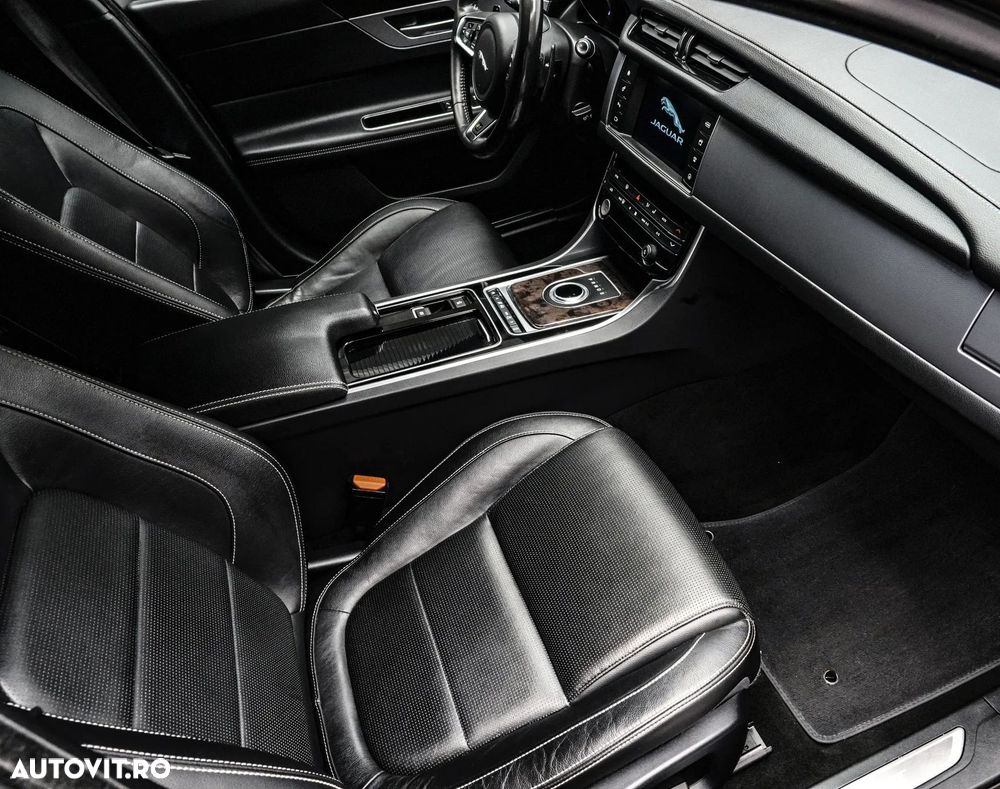 Jaguar XF 20d RWD E-Performance R-Sport - 13