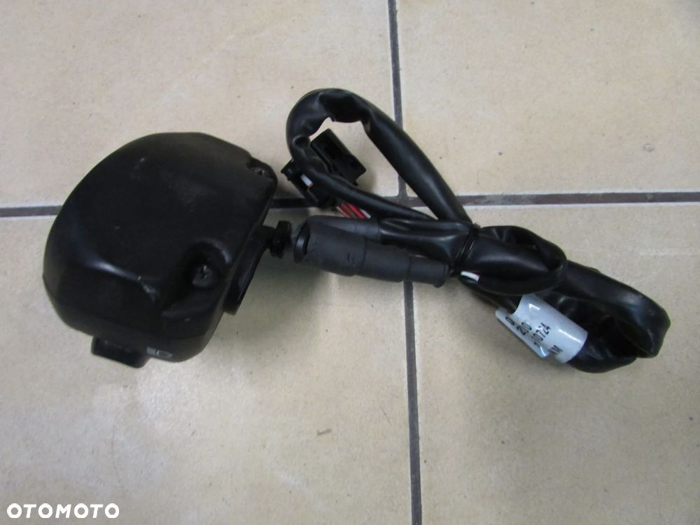 Vespa GTV 300 hpe 2024 przełączniki kierownicy lewe - 2