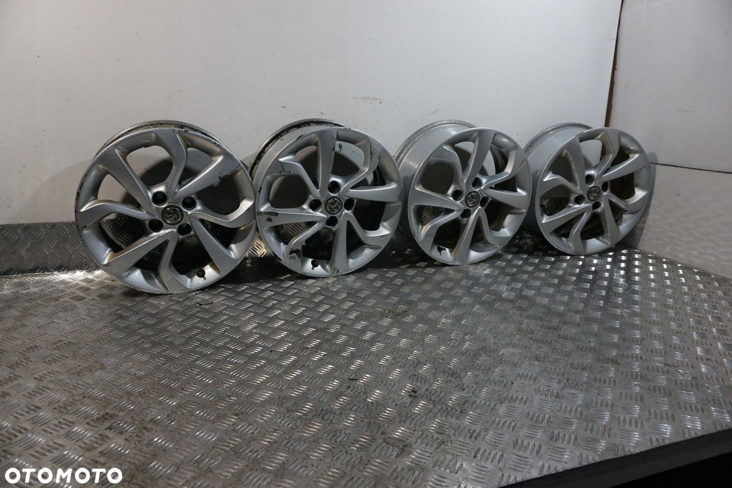 FELGA FELGI ALUMINIOWE 16X6,5J 4X100 OPEL CORSA E 14-19 POZNAŃ - 1