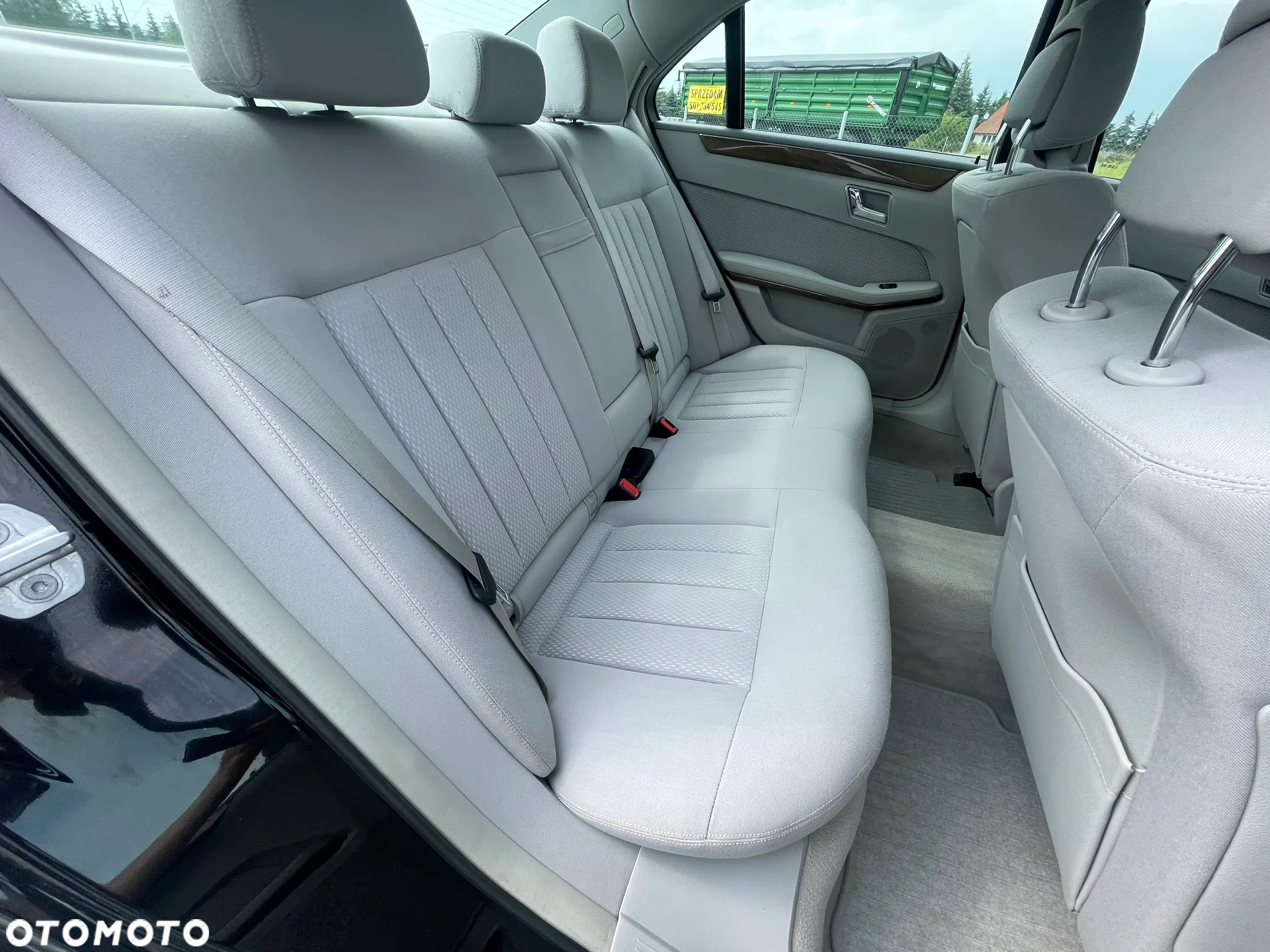 Mercedes-Benz Klasa E 350 CGI BlueEffICIENCY Avantgarde - 27