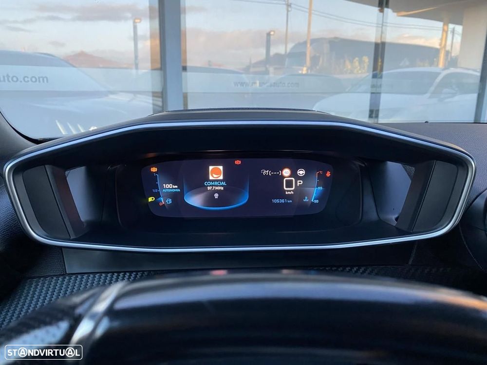 Peugeot 2008 1.2 PureTech GT EAT8 - 44