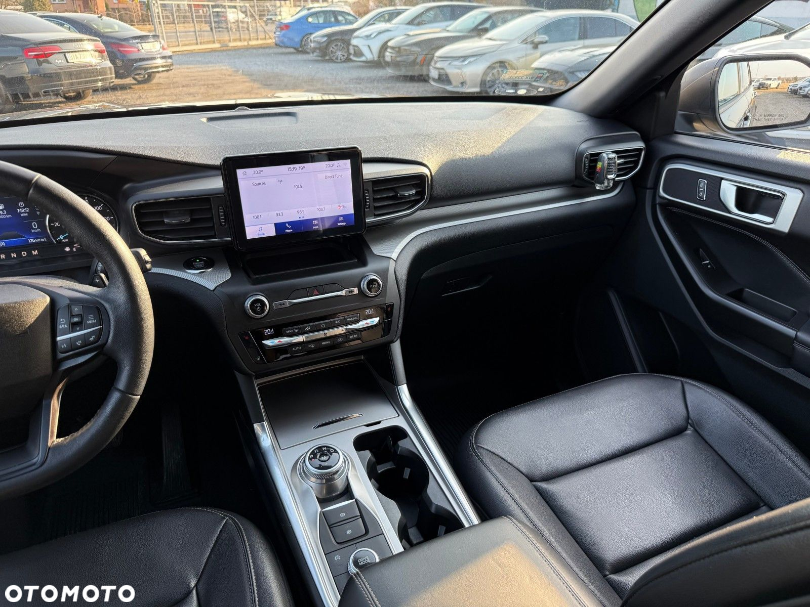 Ford Explorer - 27