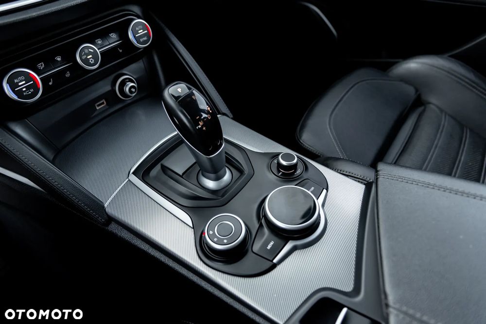 Alfa Romeo Stelvio 2.2 16V AT8-Q4 Executive - 32