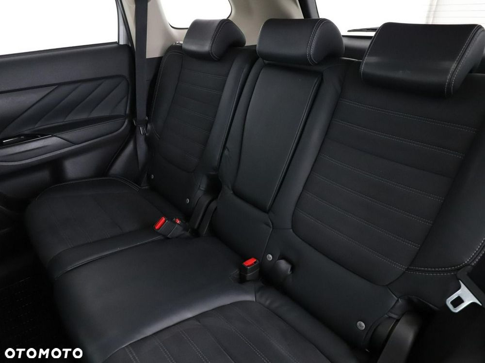Mitsubishi Outlander 2.4 4WD Top - 18