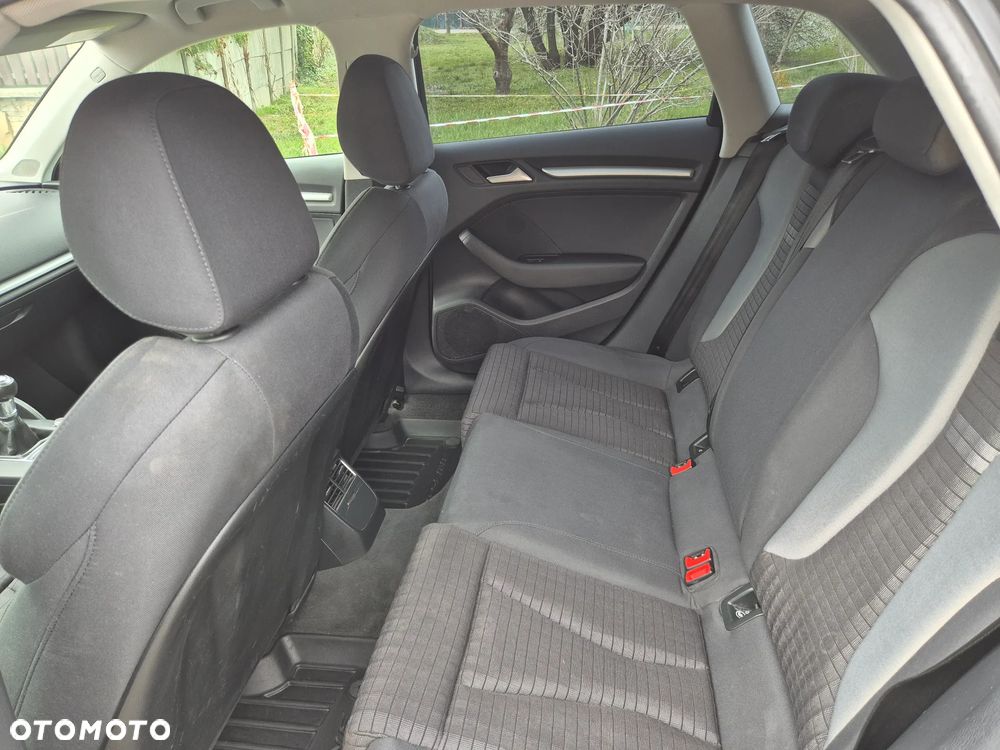 Audi A3 Sportback 1.6 TDI DPF Ambiente - 20