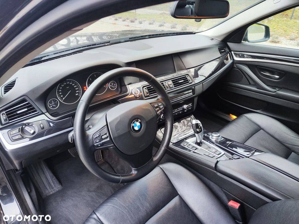 BMW Seria 5 525d xDrive Sport-Aut Luxury Line - 19
