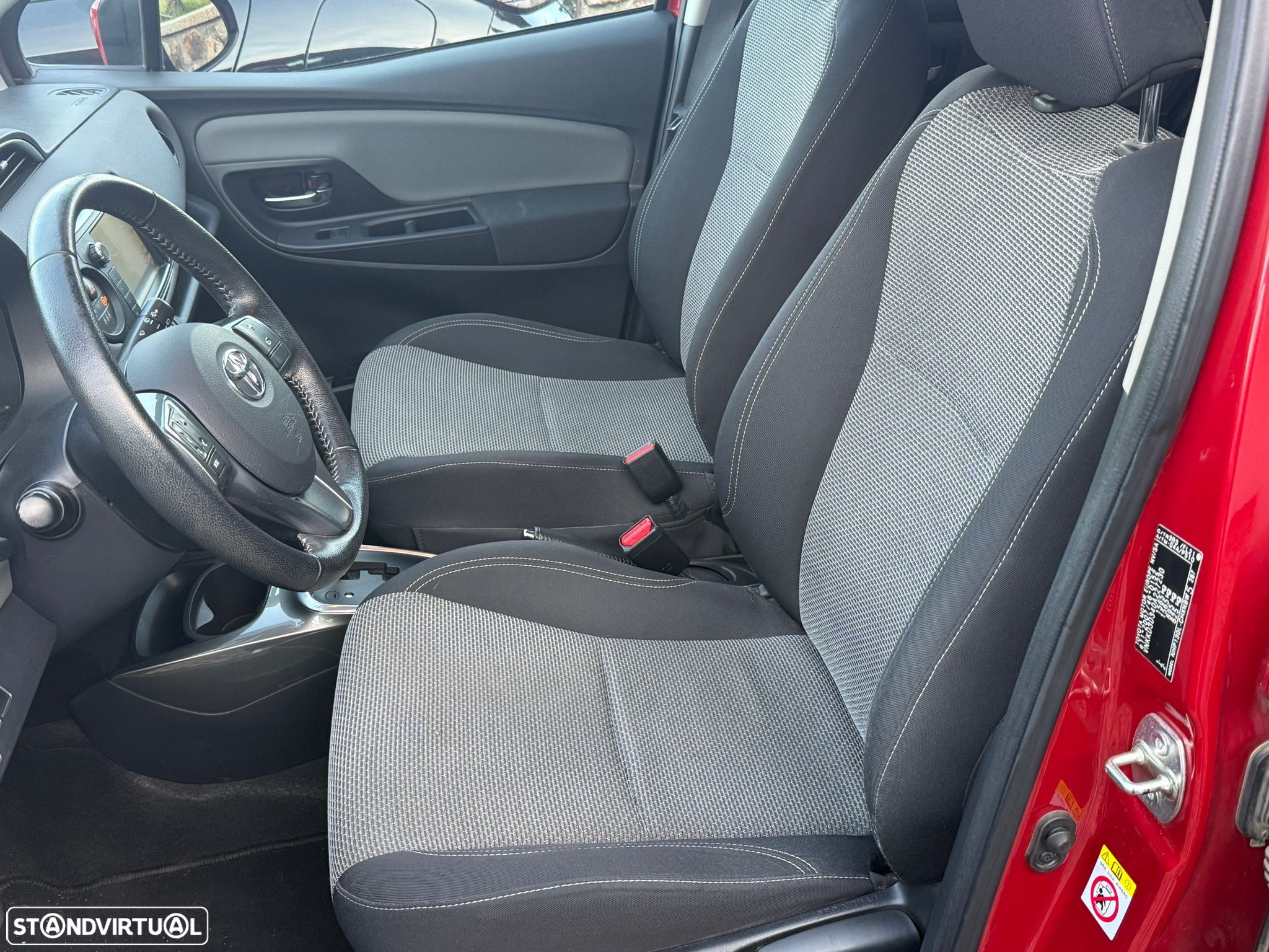Toyota Yaris 1.5 HSD S.+P.Te.+P.Lu.+TSS - 12