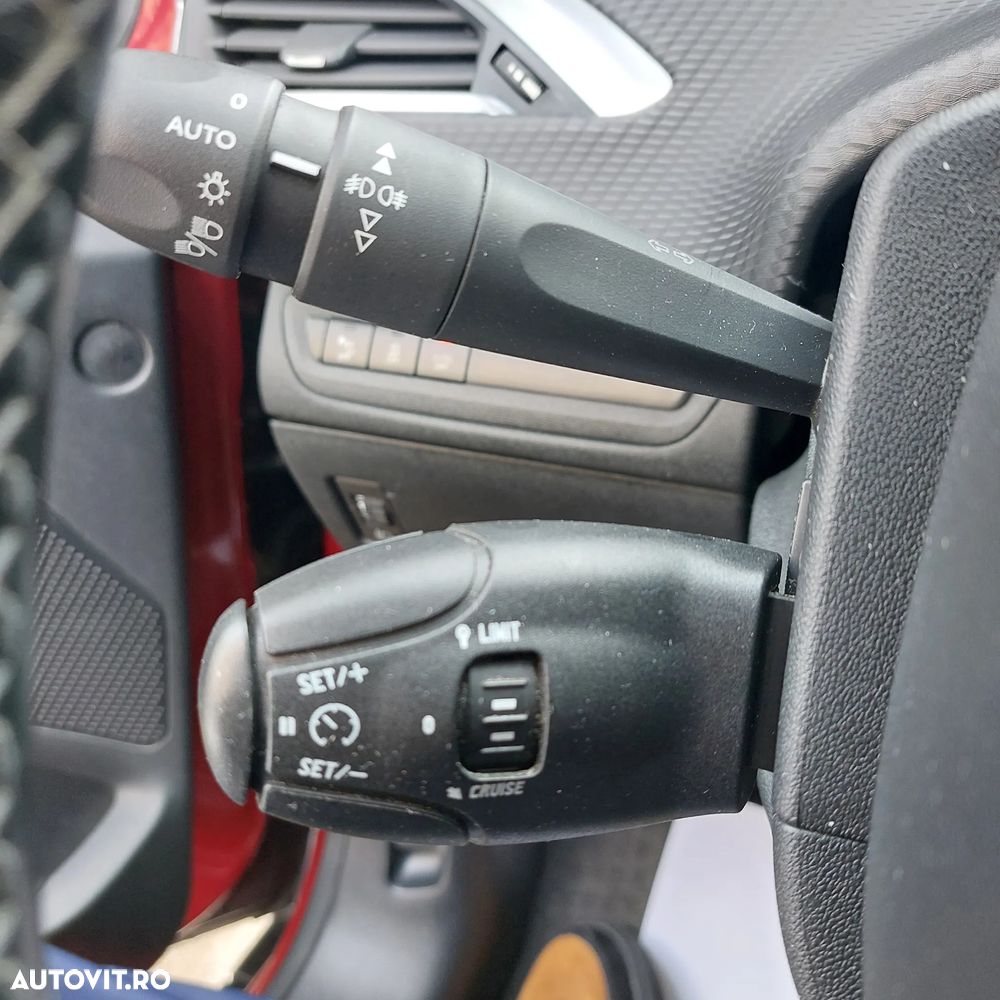 Peugeot 2008 PureTech 110 Stop&Start EAT6 Allure - 12