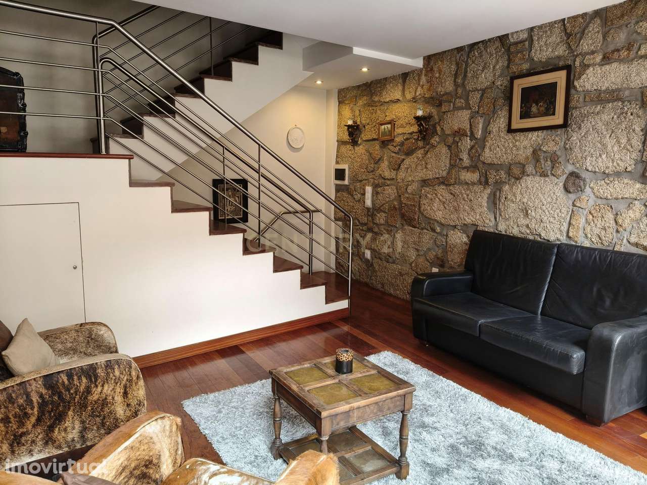 Apartamento T2 com varandas, mobilado no centro do Porto - Grande imagem: 3/17